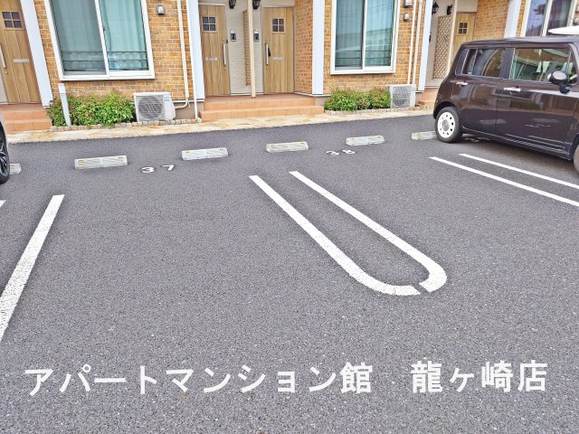 ローザ・ヴィレⅢの駐車場