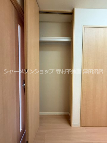 メゾンラフィーネⅢの収納|たっぷりとした収納スペースです