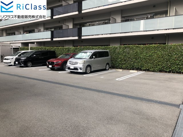 カサーレ新長田シティパークスの駐車場