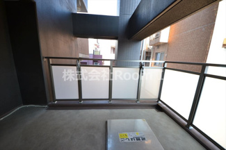 【バルコニー】 | アビエール松屋町 | 外からの目が気にならないバルコニーで洗濯物が干せます