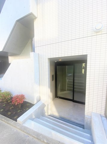 「防音マンション」ラシクラス豊玉南のエントランス|落ち着いたエントランスです