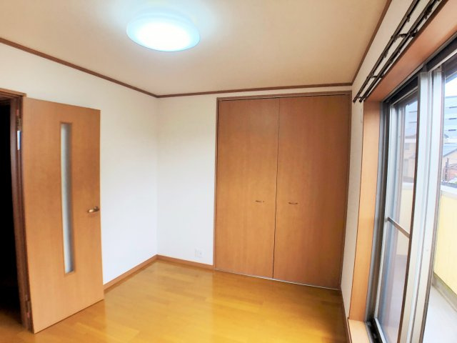 花井メゾネット借家の洋室