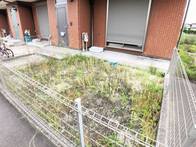 花井メゾネット借家の庭