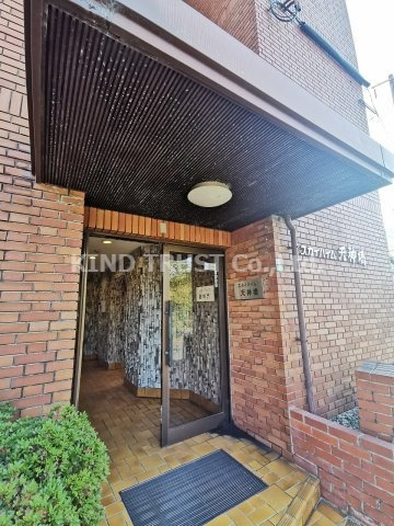 スカイハイム天神橋のエントランス