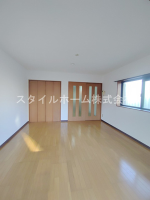 【居間・リビング】 | エスペランスつつじが丘 | ゆったり過ごせる居間です