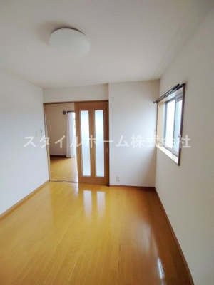 【寝室】 | プリエール | 広くて明るい寝室