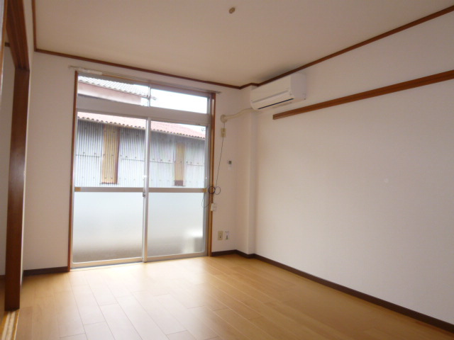 エルディム明日香の居間・リビング|洋室