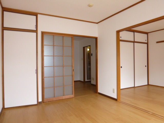 エルディム明日香の居間・リビング|洋室