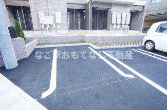 【駐車場】