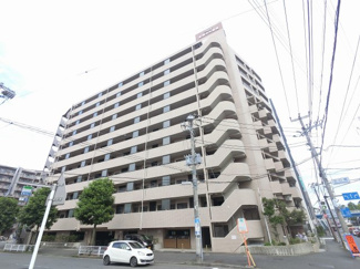 【外観】 | 総戸数８２戸、１９９９年２月築、管理人は日勤勤務につき管理体制良好です♪