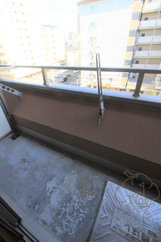プルス塚本トゥレのバルコニー
