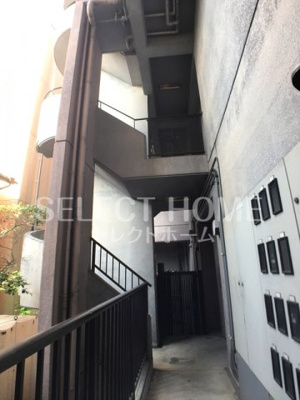 【エントランス】 | シプエビル | 落ち着いたエントランスです