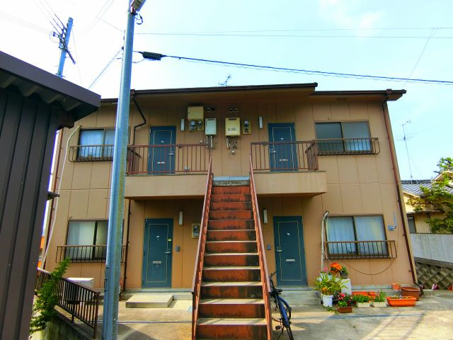 山本マンションのエントランス