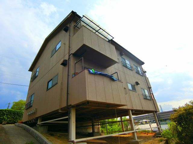 山本マンションの外観