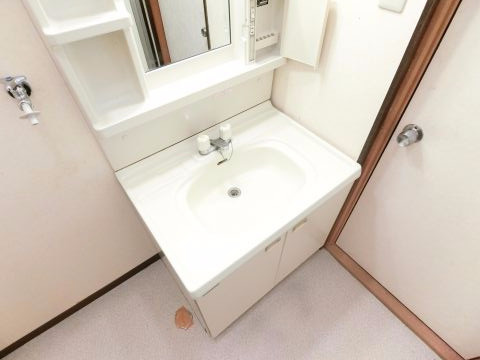 山本マンションの独立洗面台