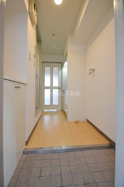 パール大宮の玄関