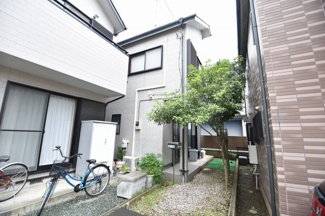 【外観】 | 閑静な住宅街で落ち着いた雰囲気です。お客様のご都合でいつでもご内覧可能で御座います。