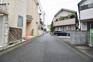 【前面道路含む現地写真】 | 現地見学や資料請求などお気軽にお問合わせ下さい。
周辺環境とあわせて現地ご案内致します。
