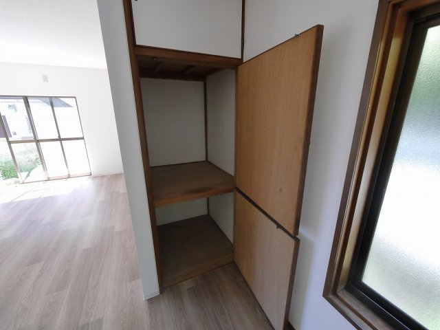 鈴蘭台西町戸建の収納