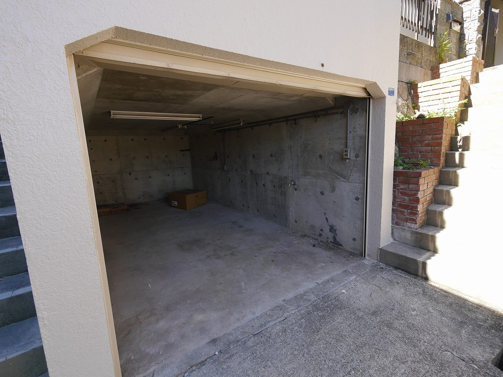 鈴蘭台西町戸建の駐車場