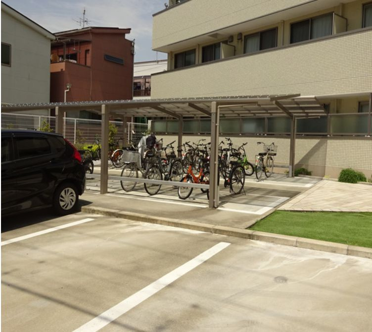 ラフィーネ久宝寺の駐車場