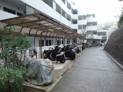 【その他共用部分】 | ワコーレ上大岡 | バイク置場です。