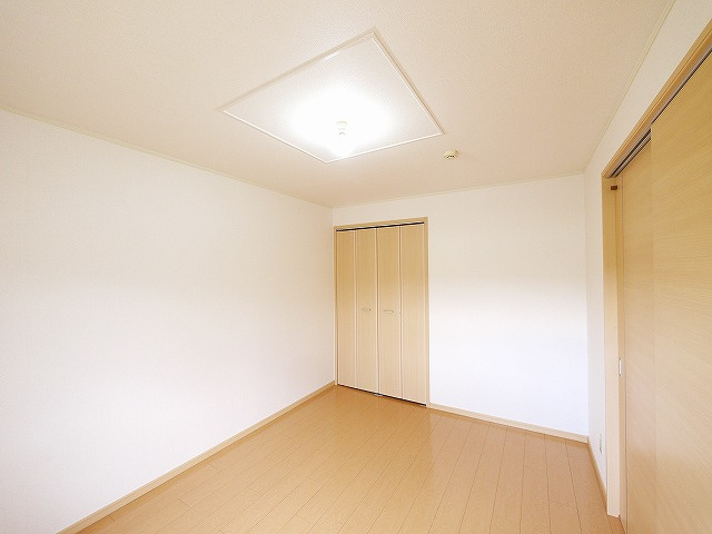 ヴィラージュ島田の洋室|広々とした洋室です