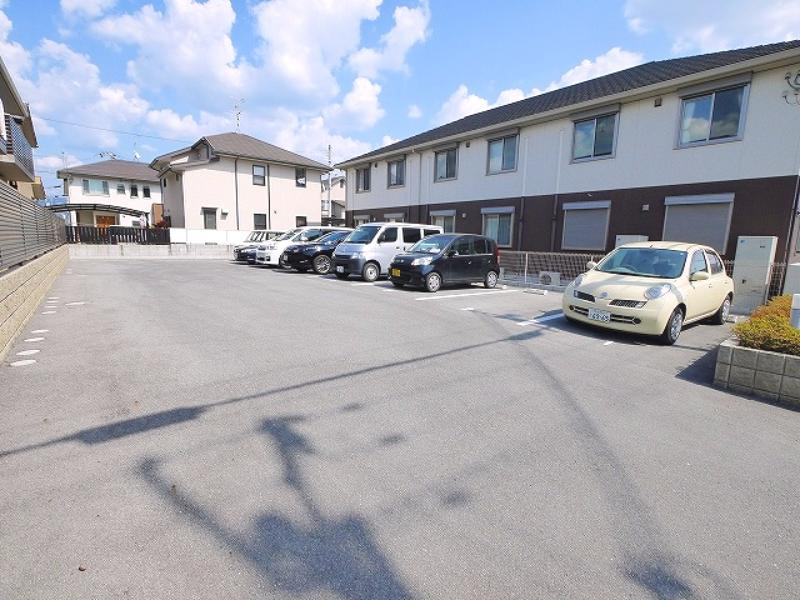 ヴィクトワール（四条大路）の駐車場