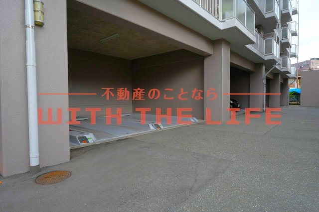 鎮西産業ビル【キャッシュバック対象物件】の駐車場|カースペースがあります