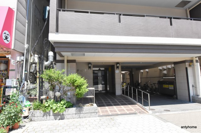 リバージュ伊藤　仲介手数料無料のエントランス
