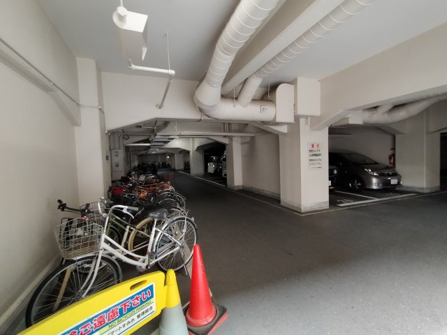 ハイマートすみれの駐車場|駐輪場です。