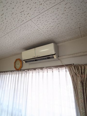 【設備】 | 伊東ビル（道場南） | リビングにはエアコンもあります