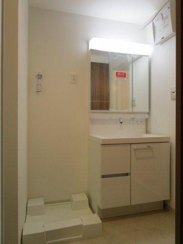 大阪市淀川区三津屋北３丁目の賃貸マンションの洗面所