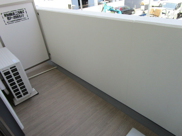 大阪市淀川区三津屋北３丁目の賃貸マンションのバルコニー