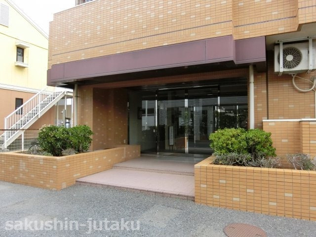ダイアパレス津田沼Ⅱのエントランス
