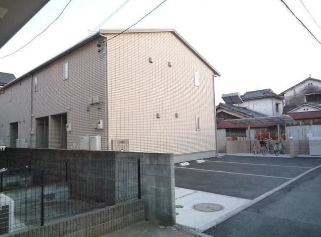 アザレアの駐車場