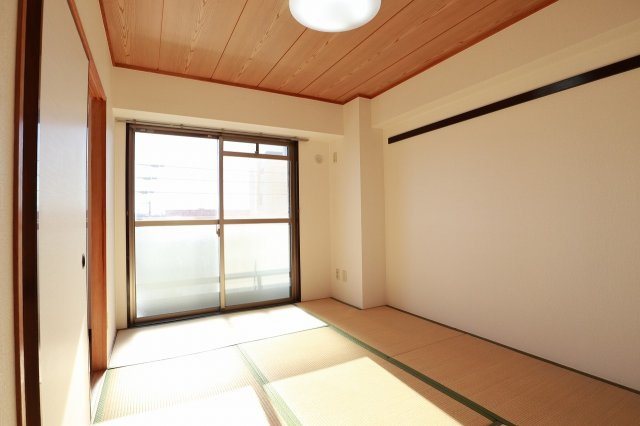 クレスト近江ビルの寝室|写真は同建物の別部屋を参考に掲載しております。