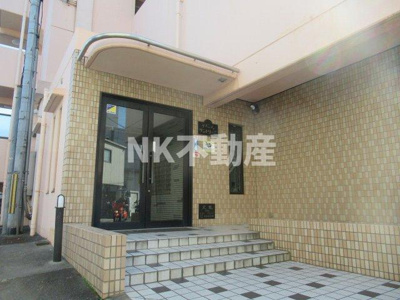 【エントランス】 | アメニティサントリーニ（若江岩田賃貸） | 落ち着いたエントランスです