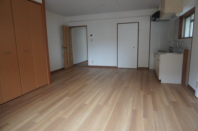 仲介手数料0！！G1ビル牧の里の居間・リビング