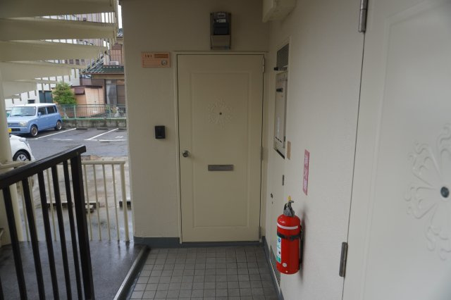 仲介手数料0！！G1ビル牧の里の玄関