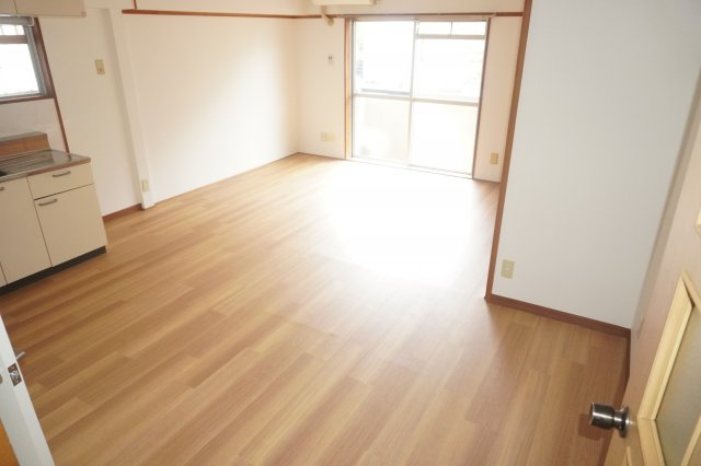 仲介手数料0！！G1ビル牧の里の居間・リビング