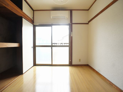 【寝室】 | マルショーハイツ | 充実収納付き2階洋間です♪