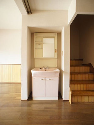 【洗面所】 | マルショーハイツ | 洗面化粧台があります♪