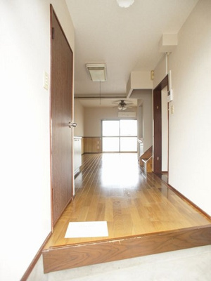 【玄関】 | マルショーハイツ | 開放感のある玄関です。