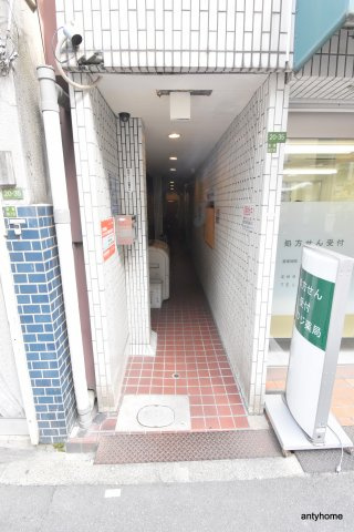 青山ハイツ淡路　仲介手数料無料のエントランス
