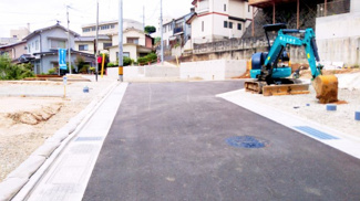 【前面道路含む現地写真】