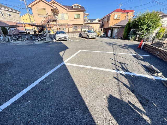 リブリ・i Rayの駐車場