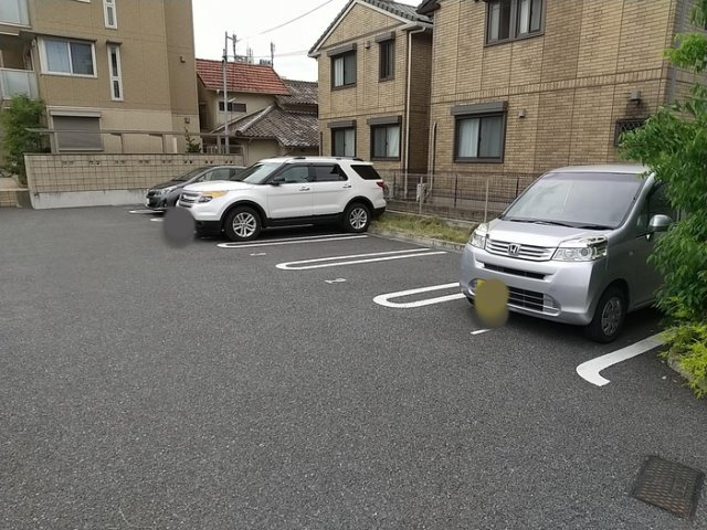箕面市桜井２丁目のアパートの駐車場