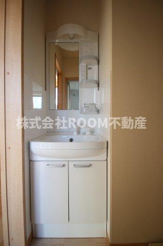 MスクエアⅥの独立洗面台|朝の支度にも助かる、独立の洗髪洗面化粧台