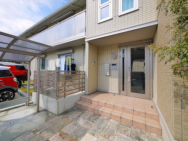 ノースヴィレッジAのエントランス|おしゃれな雰囲気です